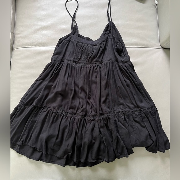 New Size M Urban Outfitters Black short layered flowy sundress - Picture 3 of 3